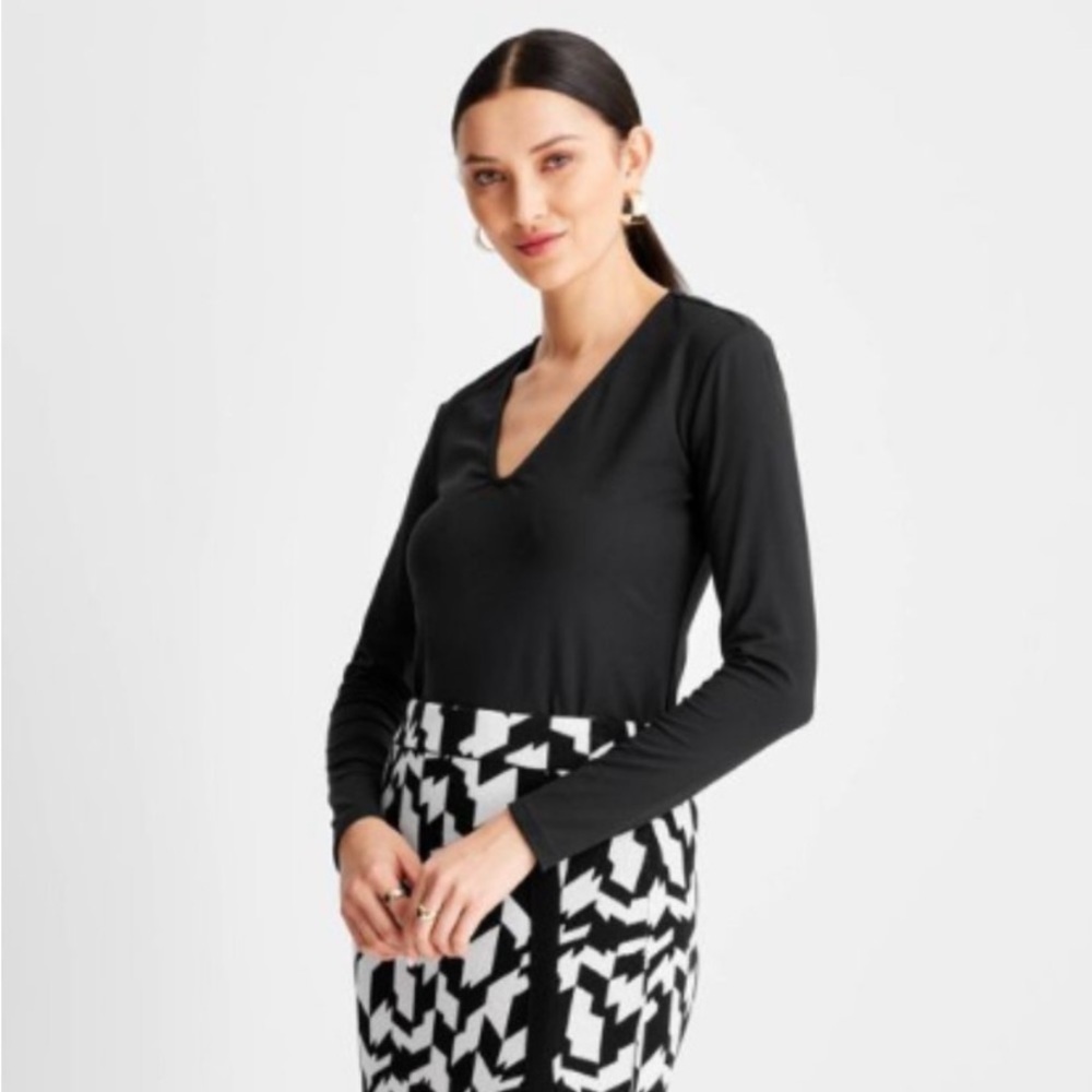 Future Collective Kahlana
Barfield Brown Target Long Sleeve
Open Back new